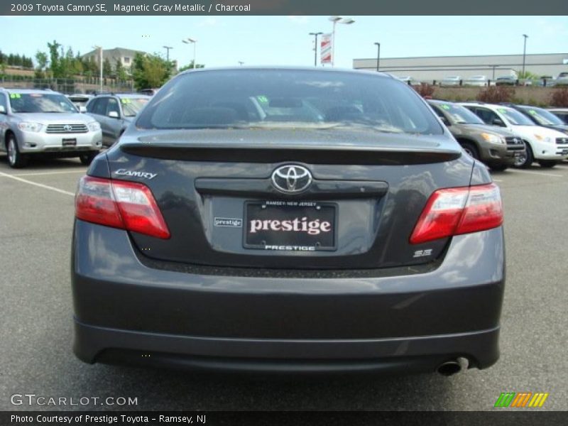 Magnetic Gray Metallic / Charcoal 2009 Toyota Camry SE