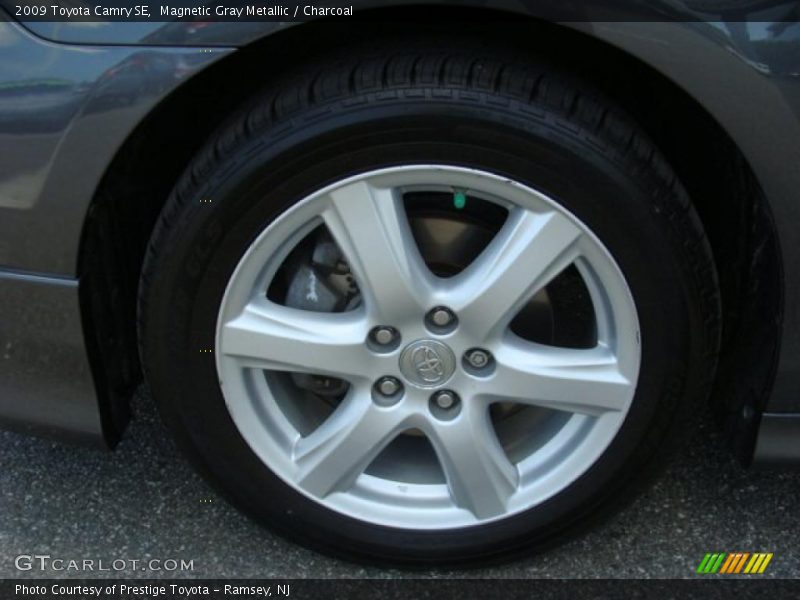 Magnetic Gray Metallic / Charcoal 2009 Toyota Camry SE