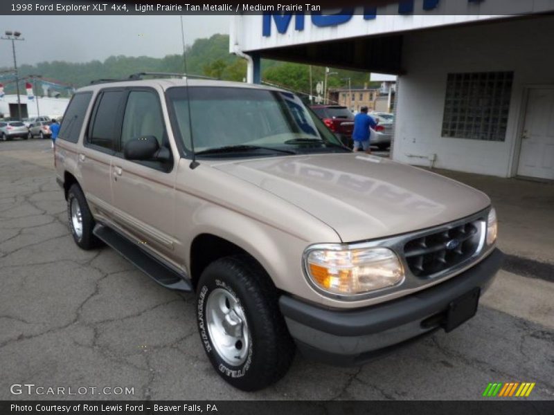 Front 3/4 View of 1998 Explorer XLT 4x4