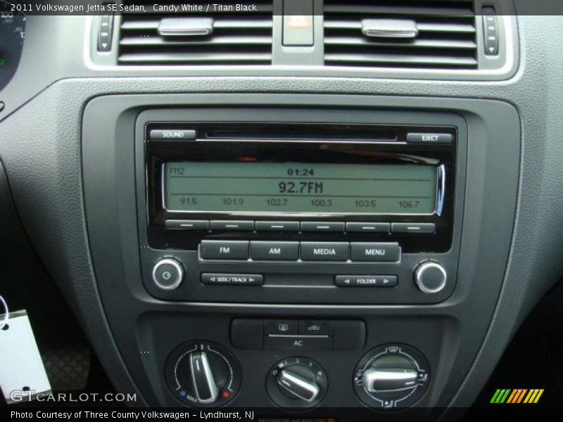 Candy White / Titan Black 2011 Volkswagen Jetta SE Sedan