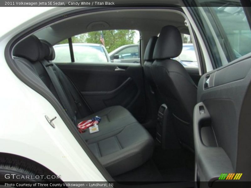 Candy White / Titan Black 2011 Volkswagen Jetta SE Sedan