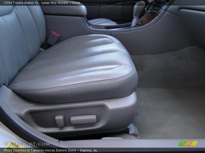 Lunar Mist Metallic / Stone 2004 Toyota Avalon XL