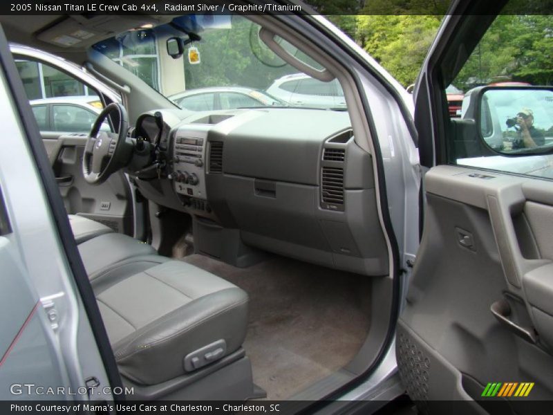  2005 Titan LE Crew Cab 4x4 Graphite/Titanium Interior