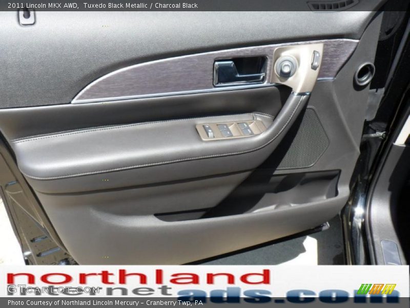 Tuxedo Black Metallic / Charcoal Black 2011 Lincoln MKX AWD