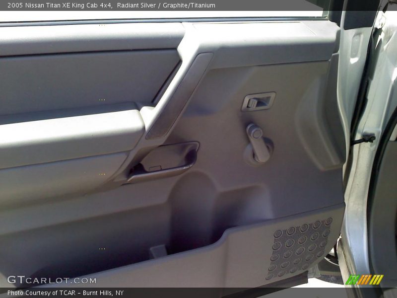 Radiant Silver / Graphite/Titanium 2005 Nissan Titan XE King Cab 4x4