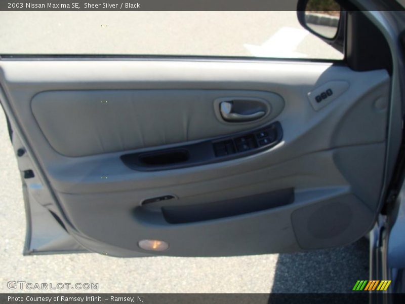 Sheer Silver / Black 2003 Nissan Maxima SE