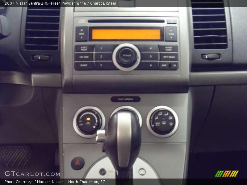 Fresh Powder White / Charcoal/Steel 2007 Nissan Sentra 2.0