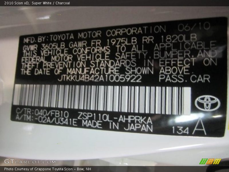 Super White / Charcoal 2010 Scion xD