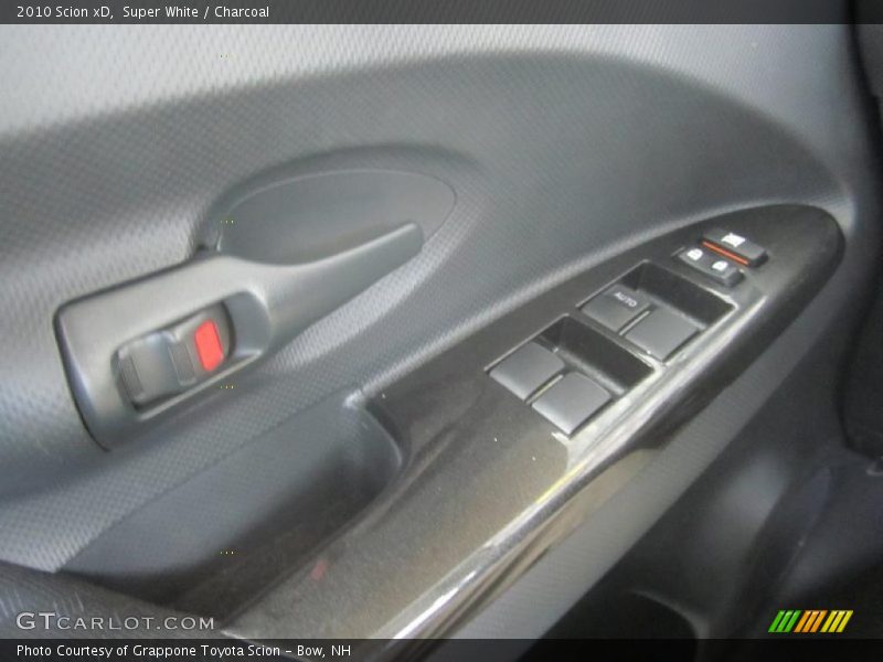 Super White / Charcoal 2010 Scion xD