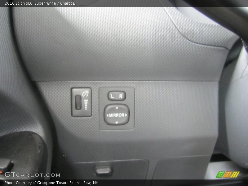 Super White / Charcoal 2010 Scion xD