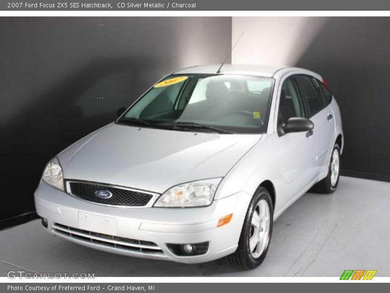 Front 3/4 View of 2007 Focus ZX5 SES Hatchback