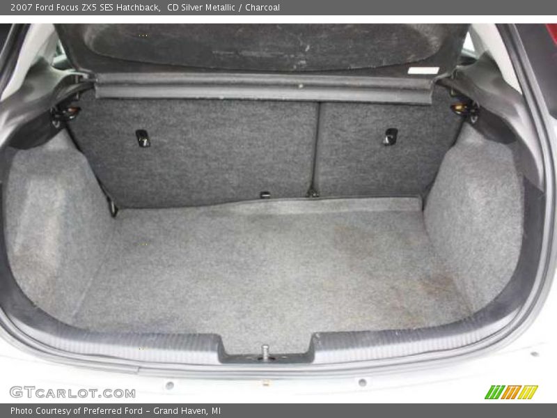  2007 Focus ZX5 SES Hatchback Trunk