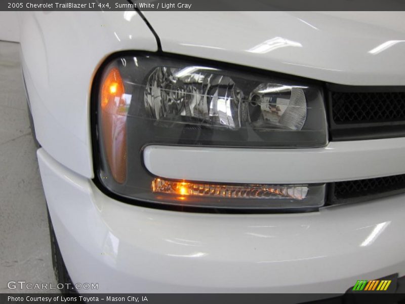 Summit White / Light Gray 2005 Chevrolet TrailBlazer LT 4x4