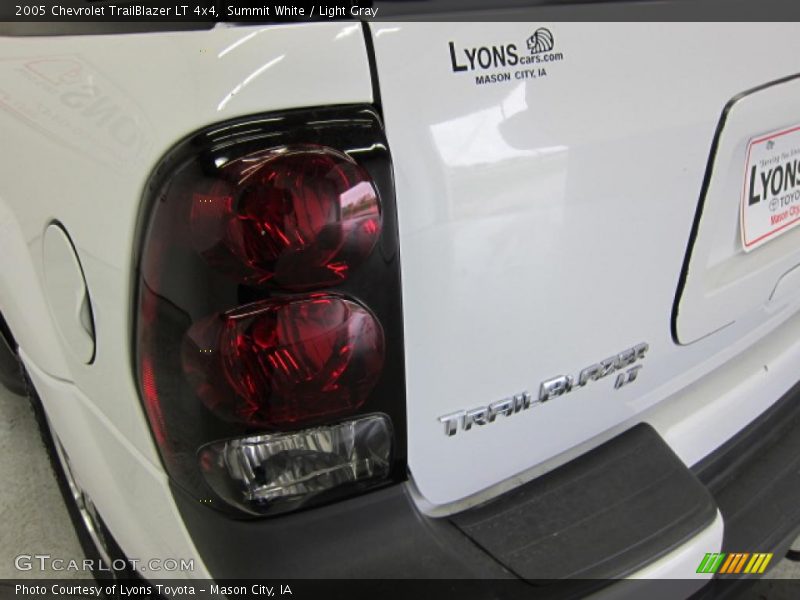 Summit White / Light Gray 2005 Chevrolet TrailBlazer LT 4x4