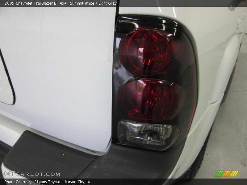 Summit White / Light Gray 2005 Chevrolet TrailBlazer LT 4x4