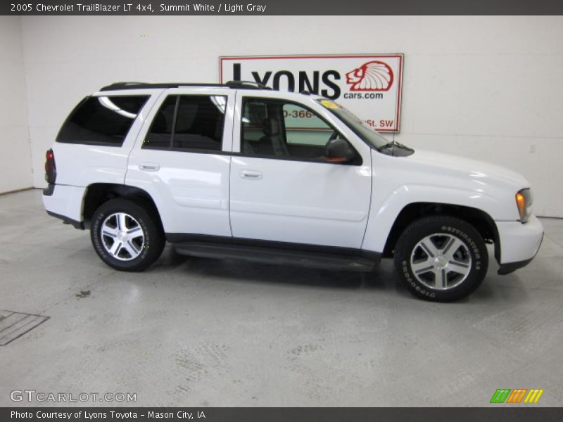 Summit White / Light Gray 2005 Chevrolet TrailBlazer LT 4x4