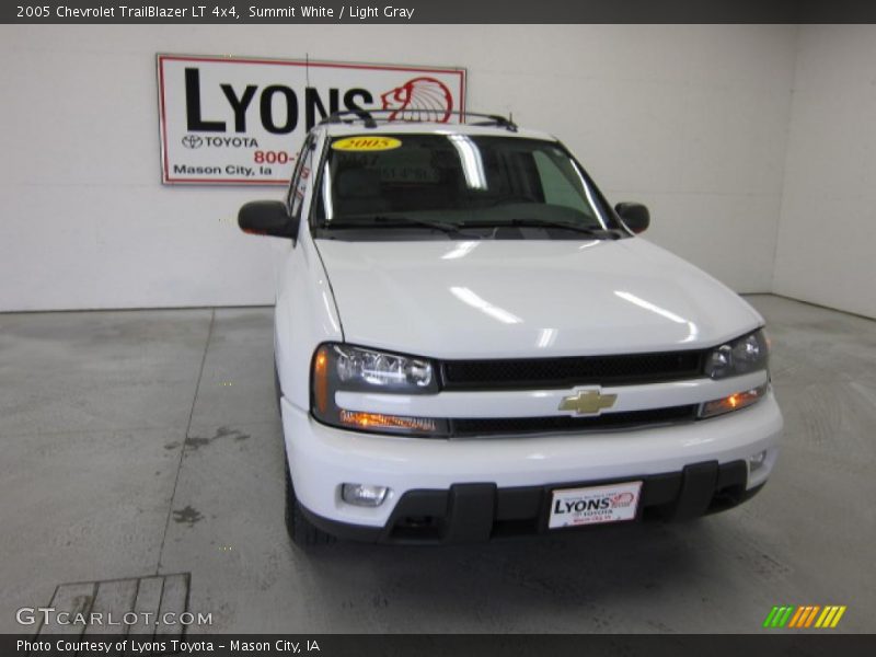 Summit White / Light Gray 2005 Chevrolet TrailBlazer LT 4x4