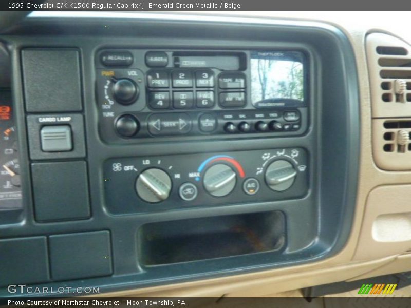 Emerald Green Metallic / Beige 1995 Chevrolet C/K K1500 Regular Cab 4x4