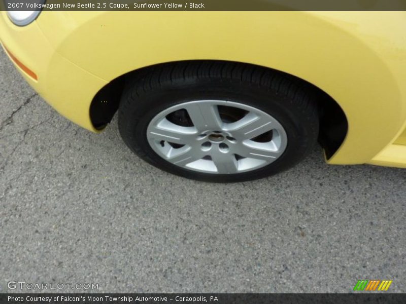 Sunflower Yellow / Black 2007 Volkswagen New Beetle 2.5 Coupe