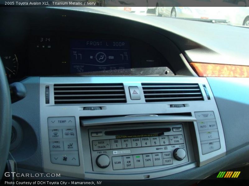 Titanium Metallic / Ivory 2005 Toyota Avalon XLS