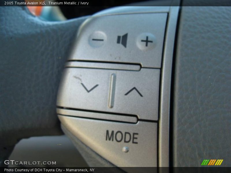 Titanium Metallic / Ivory 2005 Toyota Avalon XLS