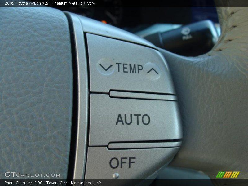Titanium Metallic / Ivory 2005 Toyota Avalon XLS