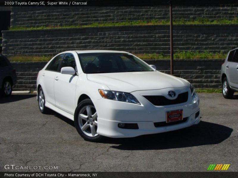 Super White / Charcoal 2009 Toyota Camry SE