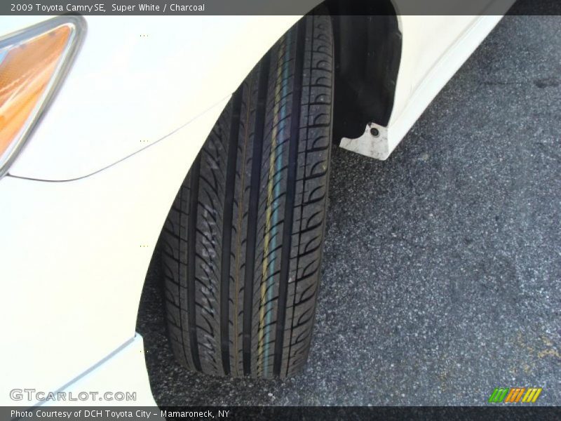 Super White / Charcoal 2009 Toyota Camry SE