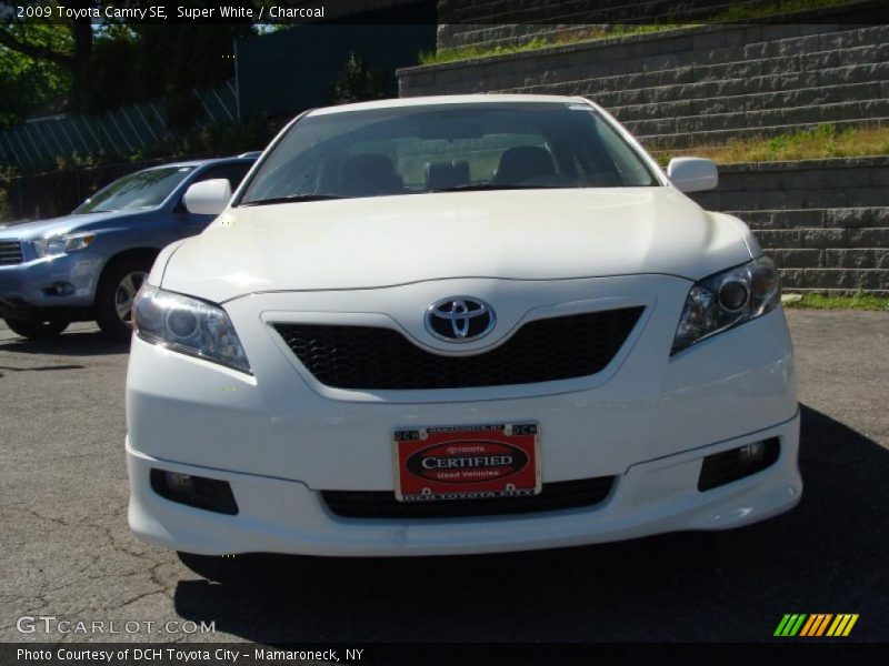 Super White / Charcoal 2009 Toyota Camry SE