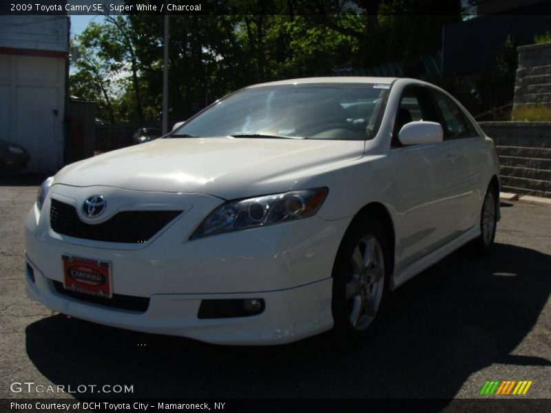 Super White / Charcoal 2009 Toyota Camry SE