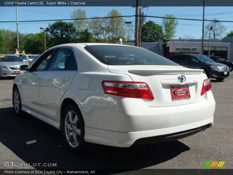 Super White / Charcoal 2009 Toyota Camry SE