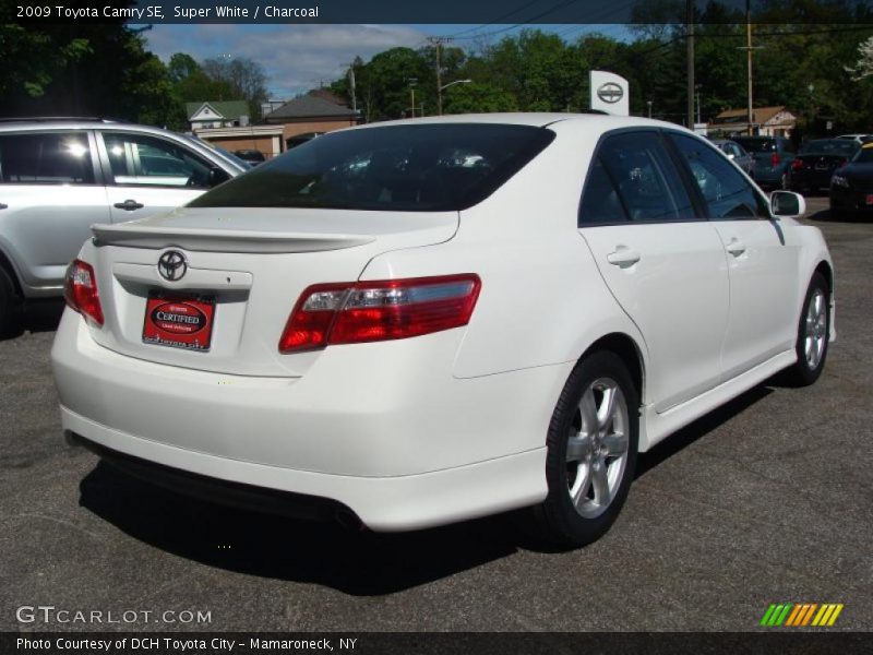 Super White / Charcoal 2009 Toyota Camry SE