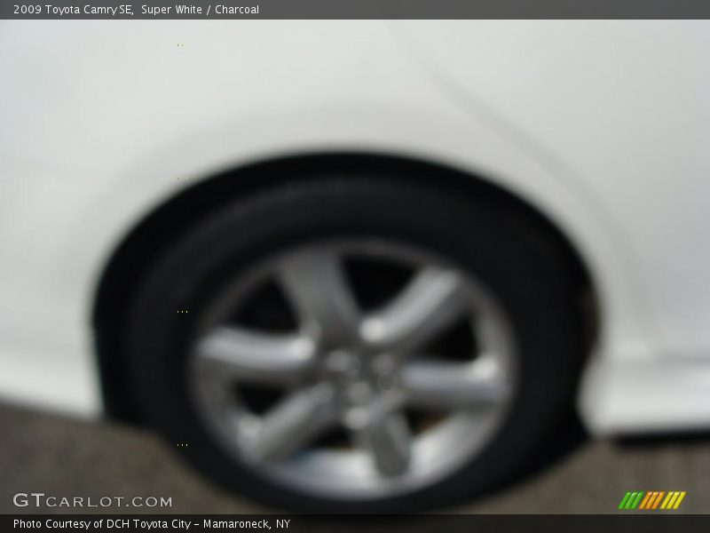 Super White / Charcoal 2009 Toyota Camry SE
