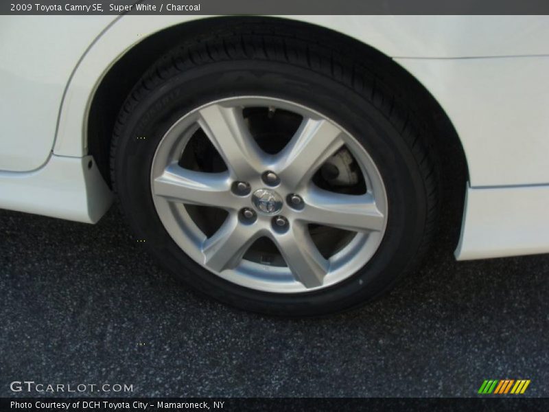 Super White / Charcoal 2009 Toyota Camry SE