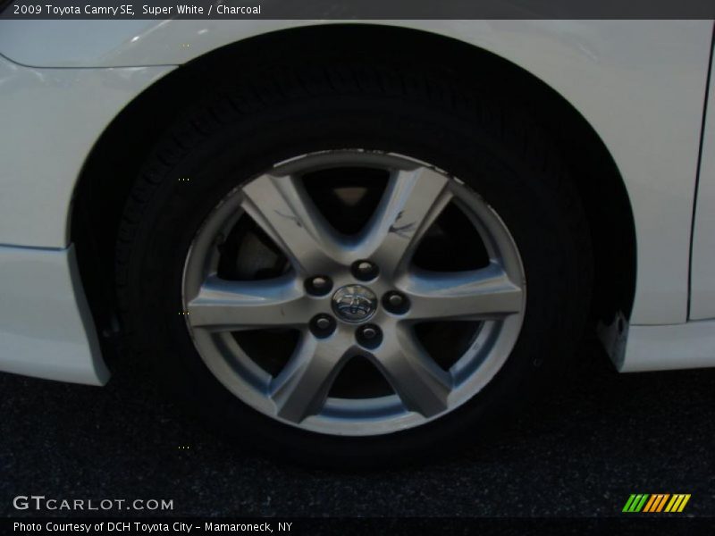 Super White / Charcoal 2009 Toyota Camry SE