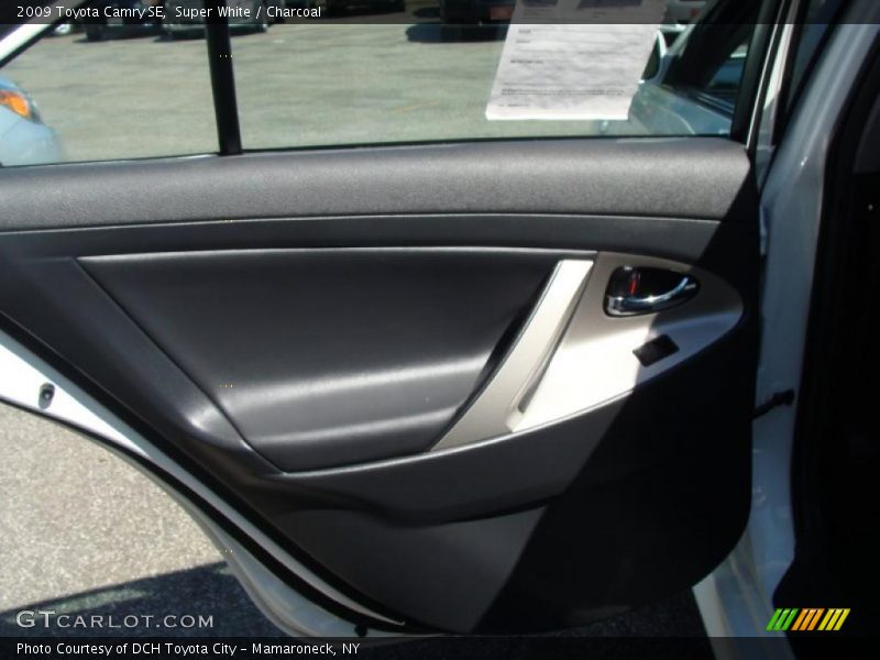 Super White / Charcoal 2009 Toyota Camry SE