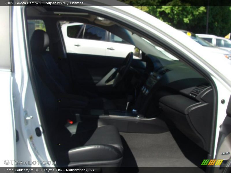 Super White / Charcoal 2009 Toyota Camry SE
