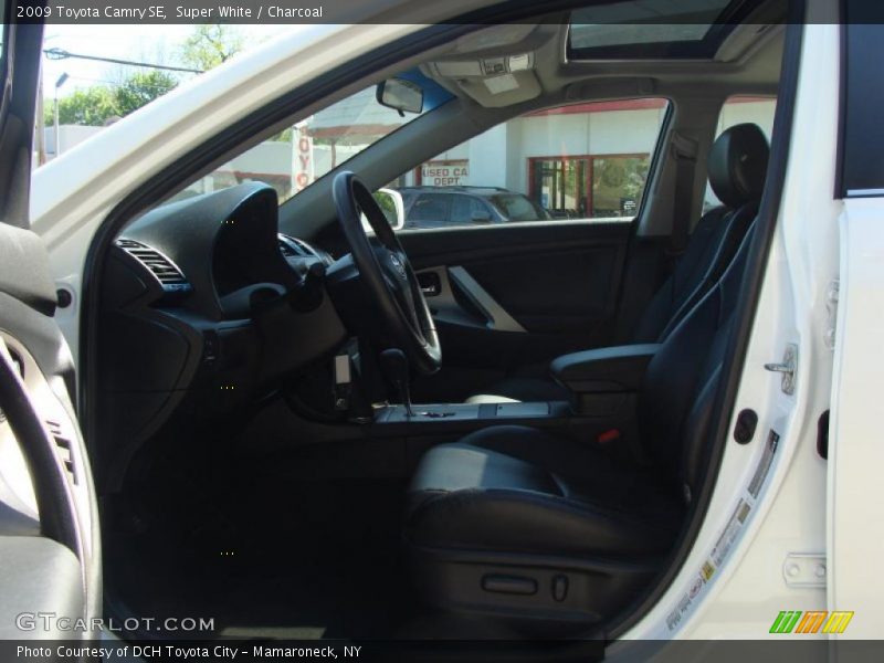 Super White / Charcoal 2009 Toyota Camry SE