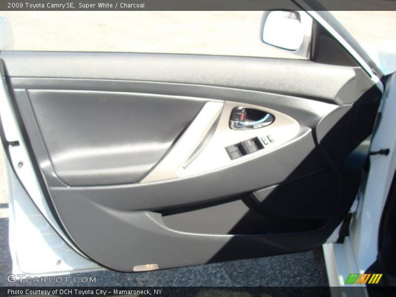 Super White / Charcoal 2009 Toyota Camry SE