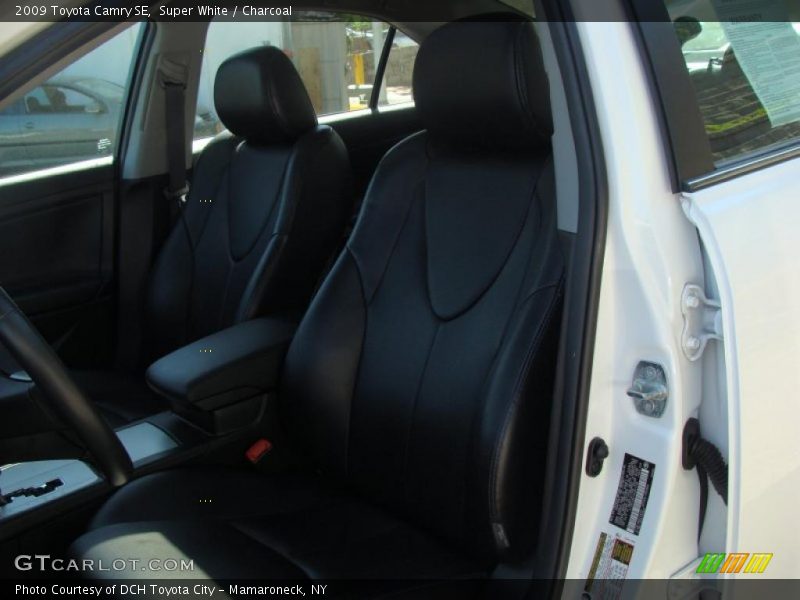 Super White / Charcoal 2009 Toyota Camry SE