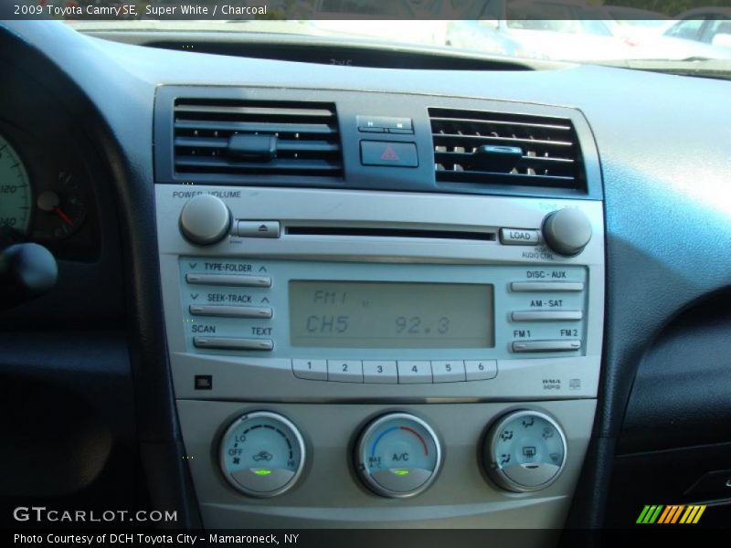 Super White / Charcoal 2009 Toyota Camry SE