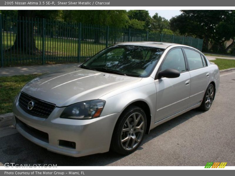 Front 3/4 View of 2005 Altima 3.5 SE-R