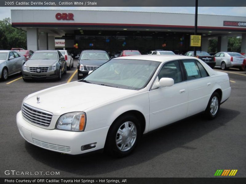 Cotillion White / Shale 2005 Cadillac DeVille Sedan