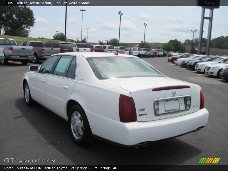 Cotillion White / Shale 2005 Cadillac DeVille Sedan