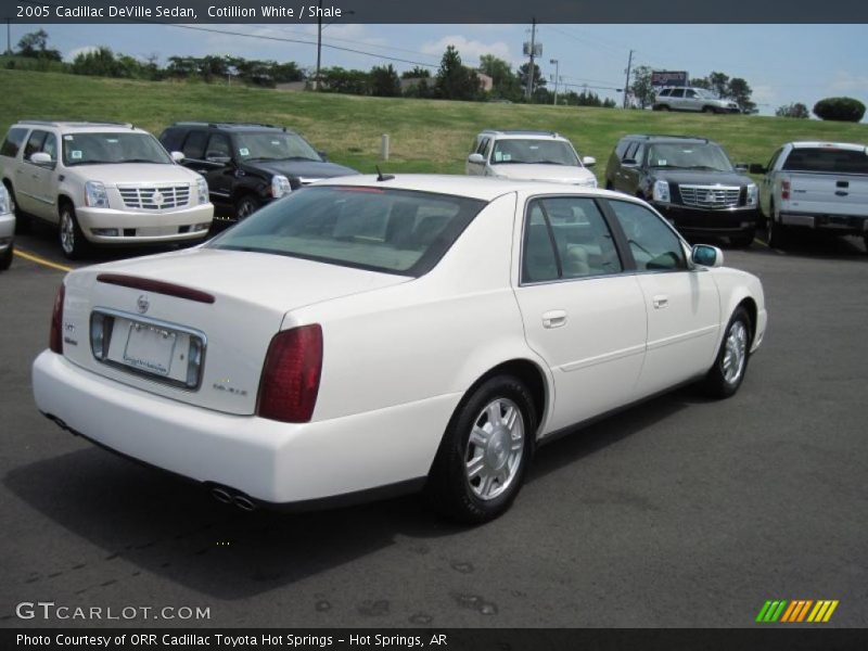 Cotillion White / Shale 2005 Cadillac DeVille Sedan