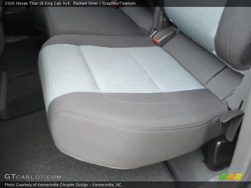 Radiant Silver / Graphite/Titanium 2006 Nissan Titan SE King Cab 4x4