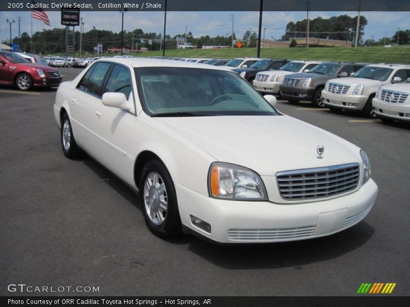Cotillion White / Shale 2005 Cadillac DeVille Sedan