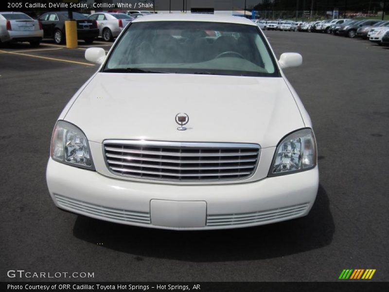 Cotillion White / Shale 2005 Cadillac DeVille Sedan