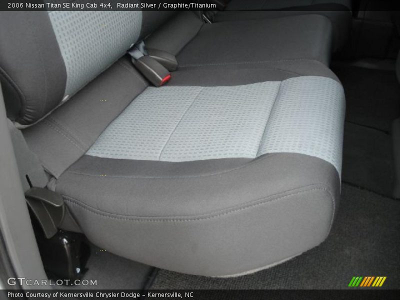 Radiant Silver / Graphite/Titanium 2006 Nissan Titan SE King Cab 4x4