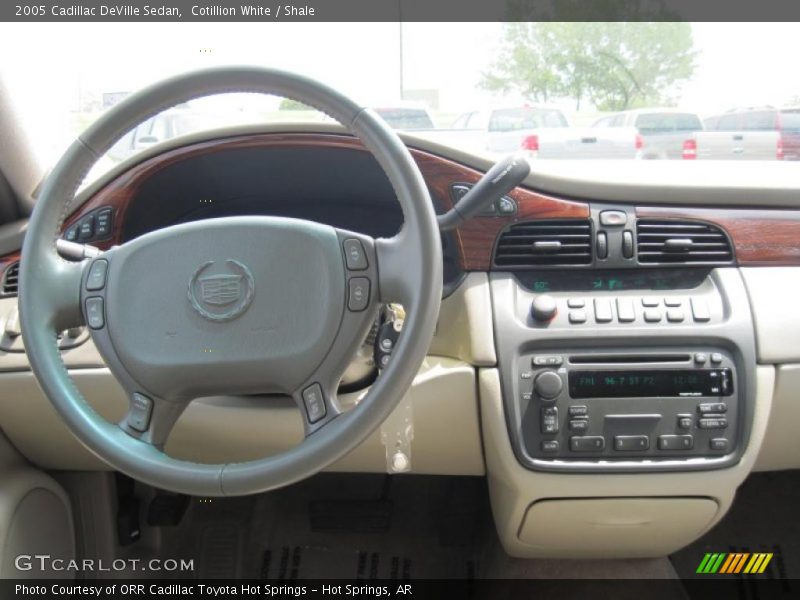 Cotillion White / Shale 2005 Cadillac DeVille Sedan